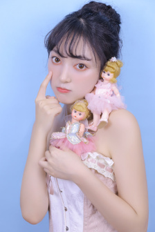 解开蕾丝胸罩